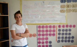 Suriyeli ve yaşlı kadınlar okuma-yazma öğrenerek başarıya imza attı