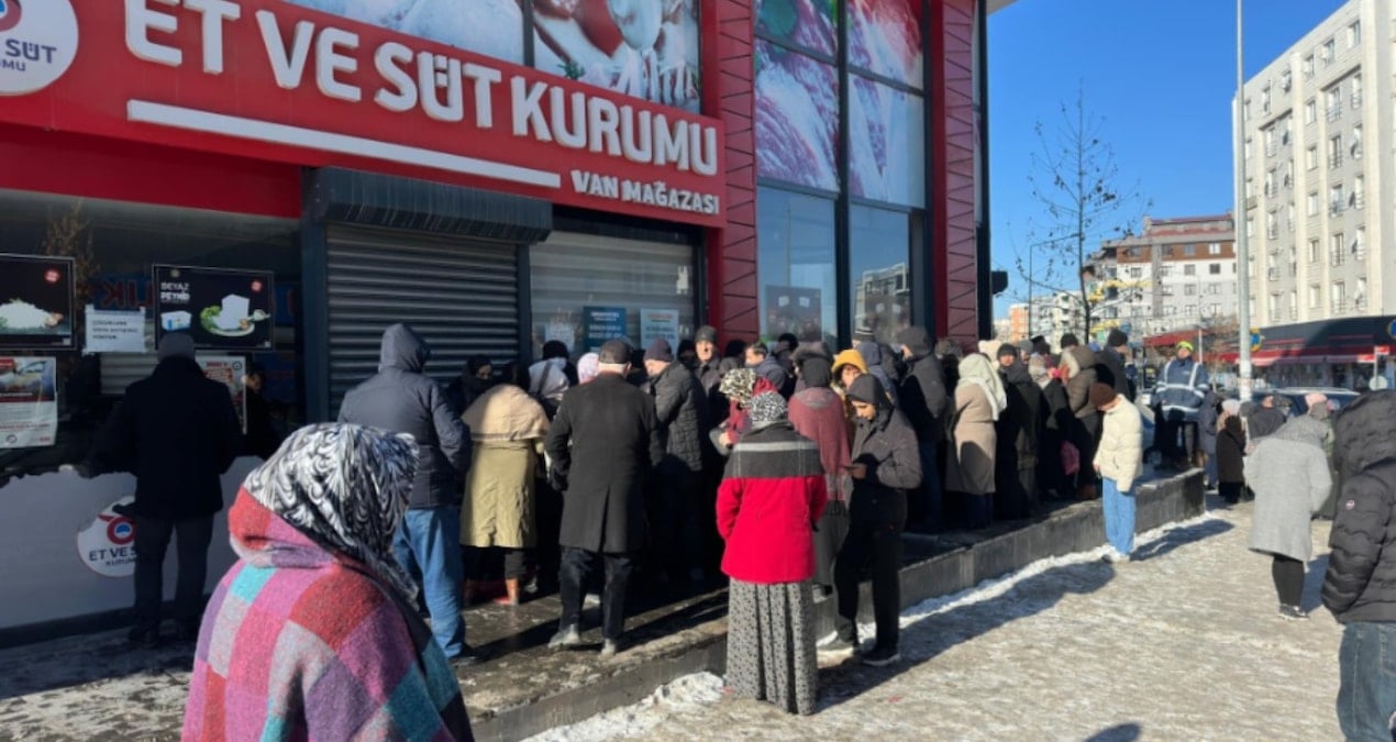 Eksi 10 derecede et kuyruğunda saatlerce beklediler!