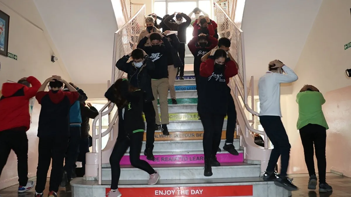 Çocuklara deprem nasıl anlatılmalı? İşte uzmanlardan ailelere tavsiyeler